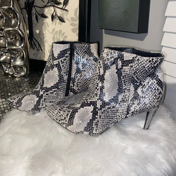 Worthington Gray and Black Ankle Booties Snakeskin Print - Picture 7 of 9
